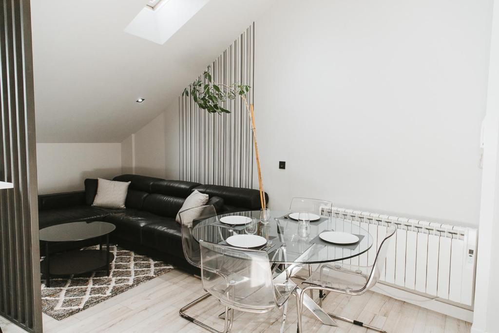 Mk77 Leon - Atiko Apartment ภายนอก รูปภาพ
